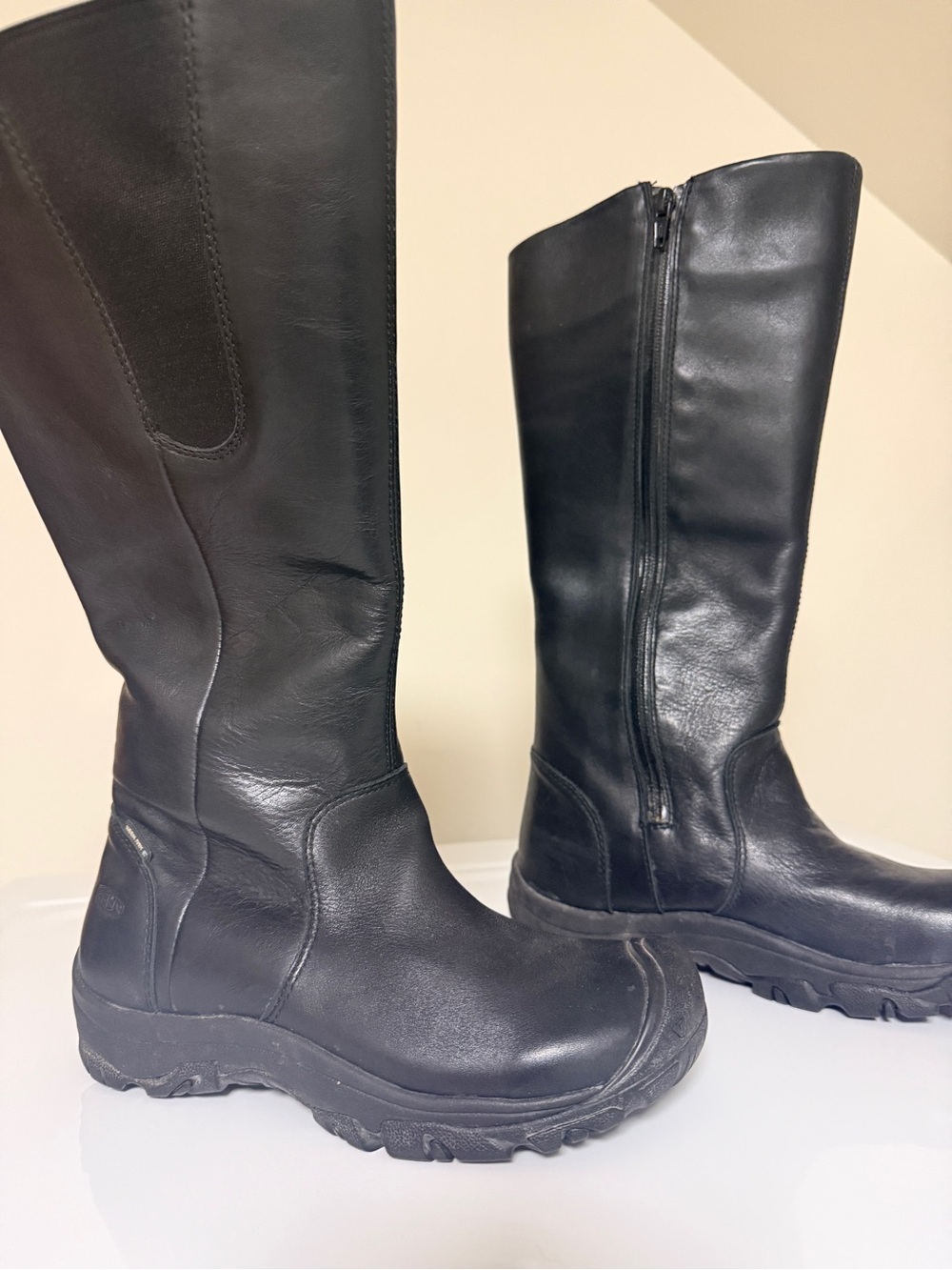 Keen Silverton black high boots. Keen dry and Keen warm.